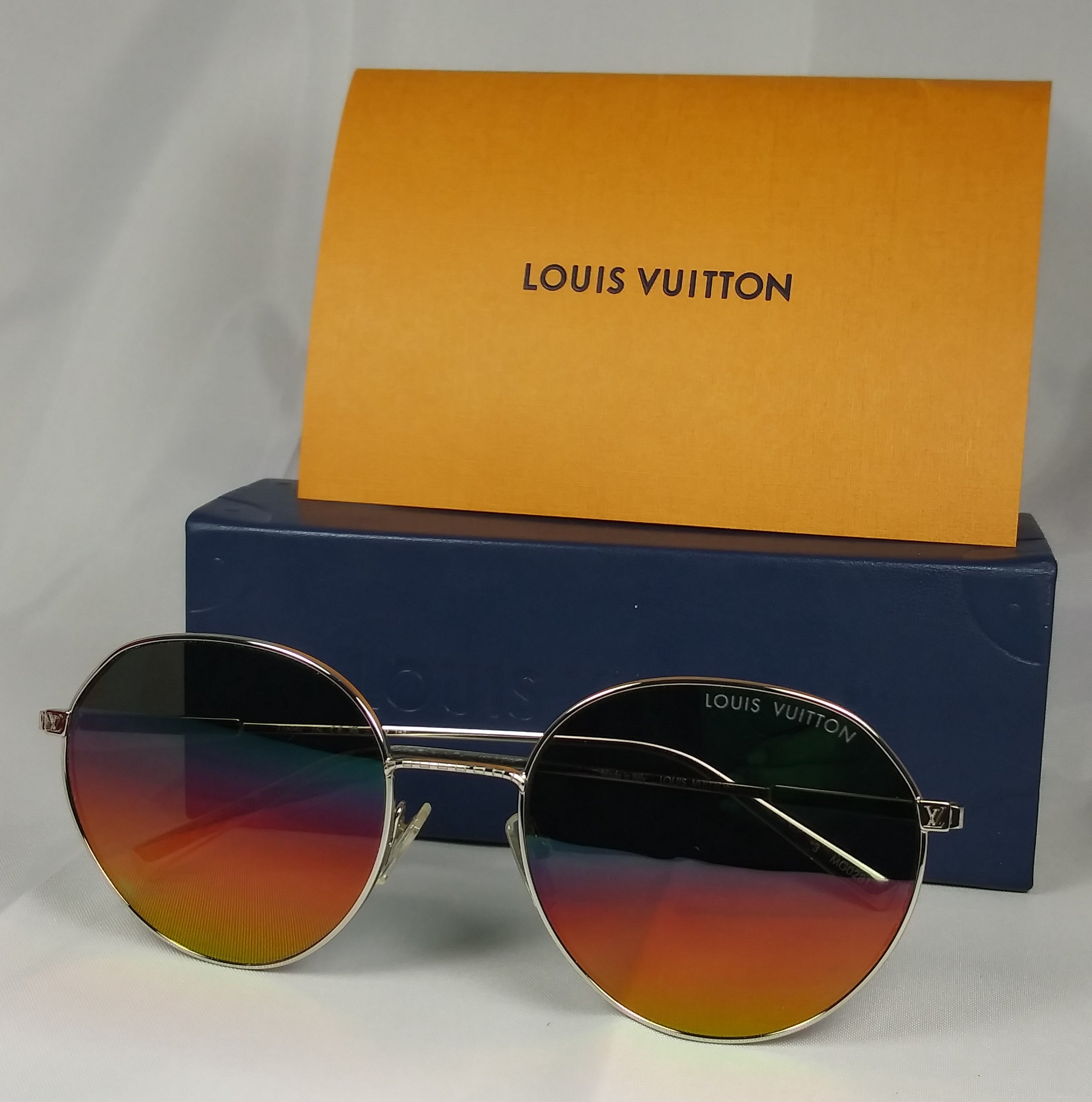 Louis Vuitton Silver LV Round ACE Sunglasses – Run Amok Resale