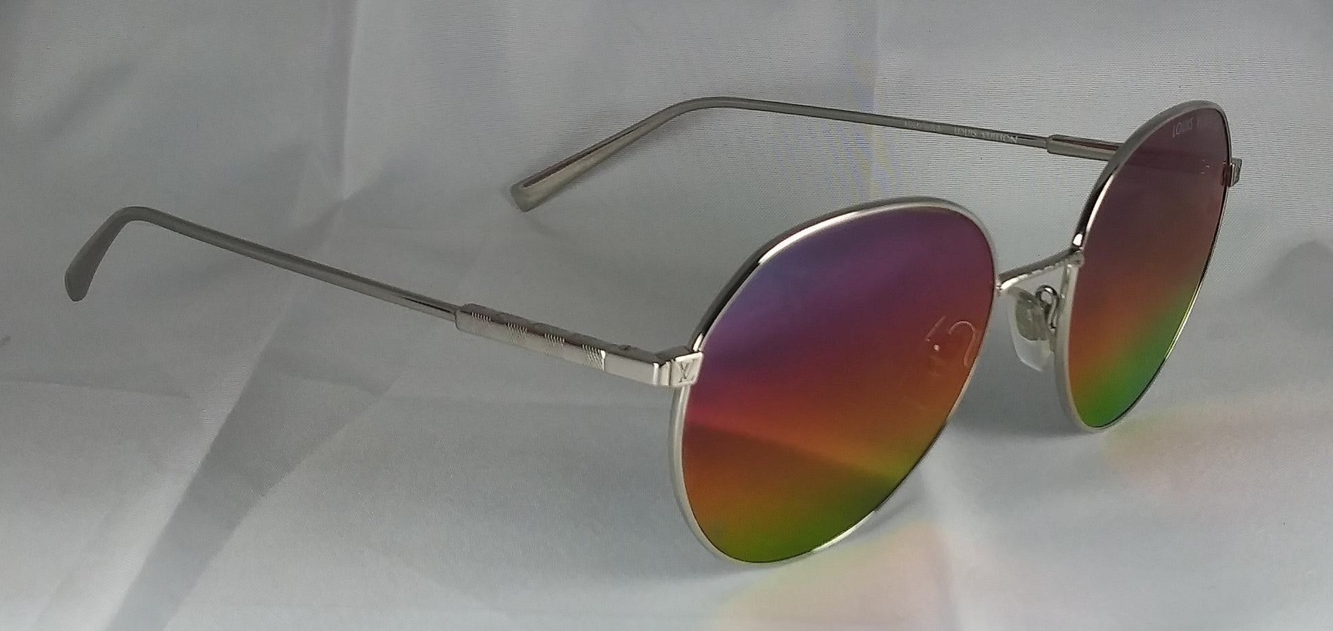 Louis Vuitton Silver LV Round ACE Sunglasses – Run Amok Resale